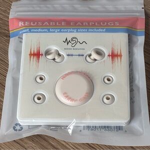 πΌ 3/$25 NWT Reusable Earplugs with Carry Case - Travel Noise Control